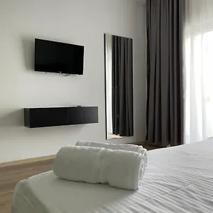 Otel Ladi, Tiran